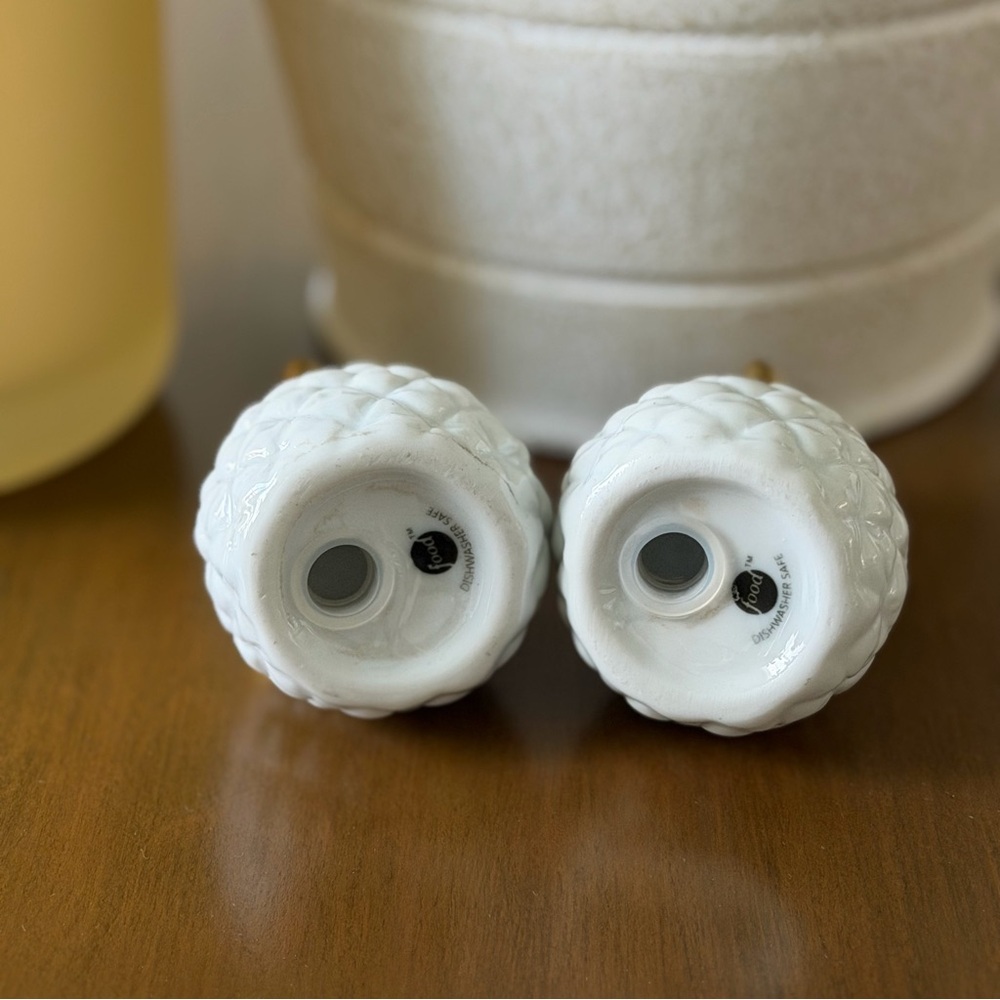 NWOT Pineapple Salt + Pepper Ceramic Shakers - Picture 2 of 2